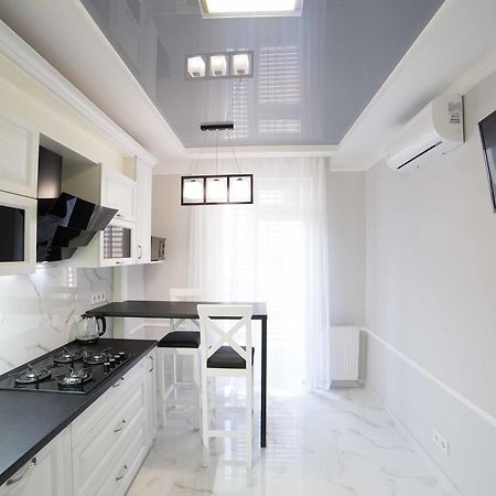 Leogrand Apartments On Kulisha 36 ลวีฟ ภายนอก รูปภาพ