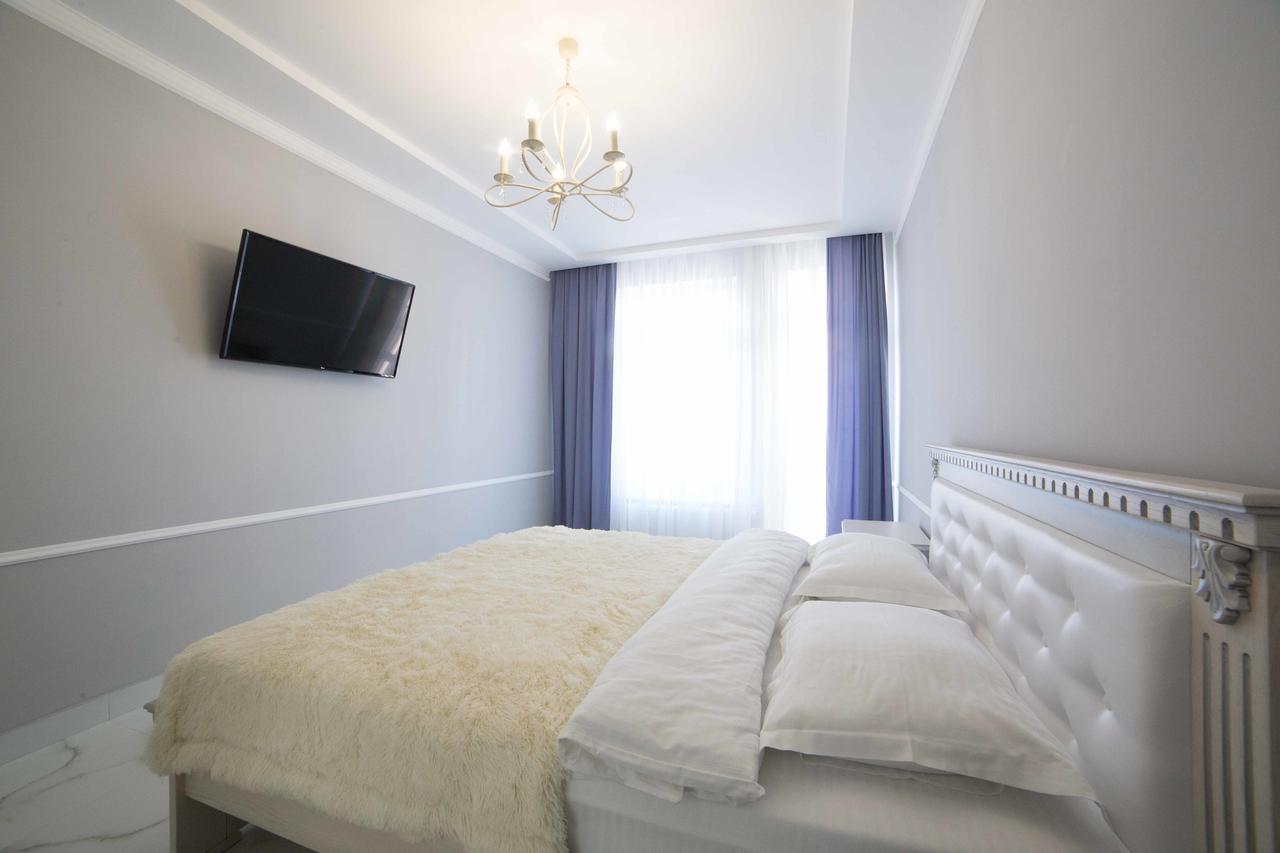 Leogrand Apartments On Kulisha 36 ลวีฟ ภายนอก รูปภาพ