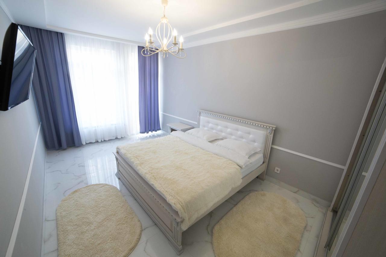 Leogrand Apartments On Kulisha 36 ลวีฟ ภายนอก รูปภาพ